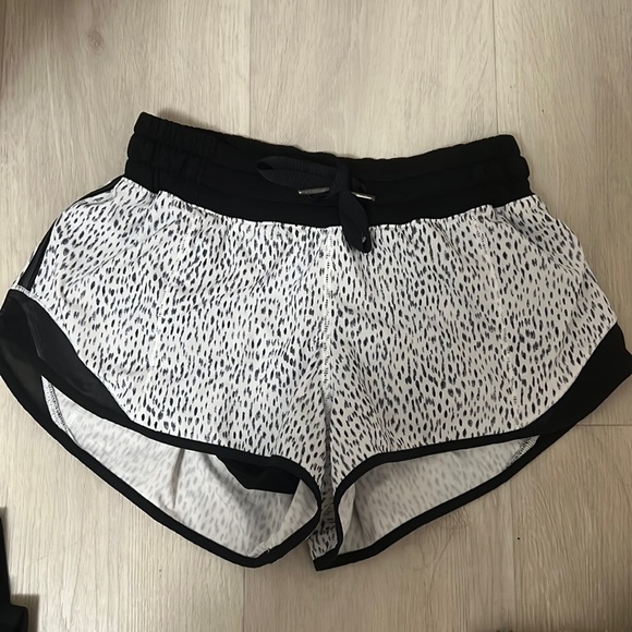 Lululemon Hotty Hot Short - Dottie Dash Leopard Print - Picture 1 of 3